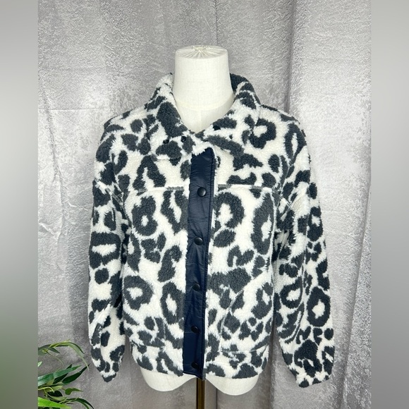 Old Navy Women’s Leopard Print Cozy Sherpa Snap-Front Flurry  Crop Jacket XS - Picture 3 of 14